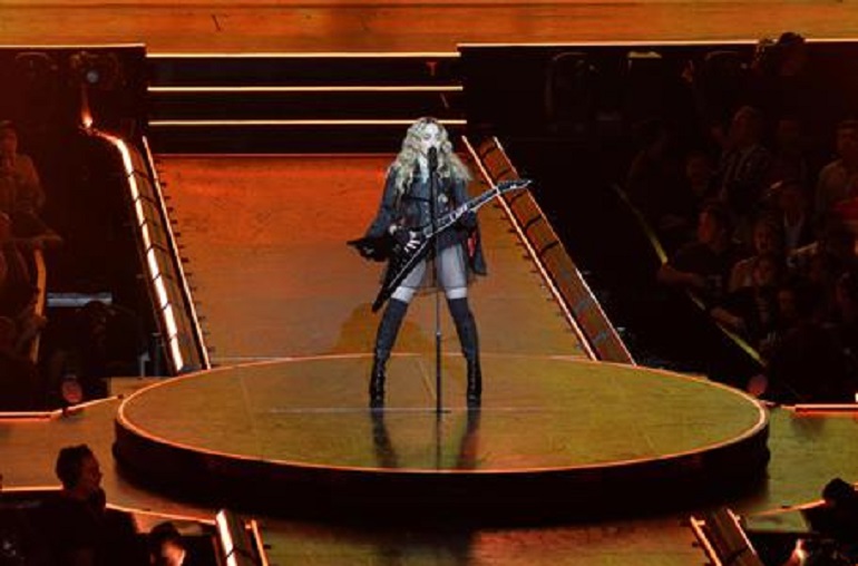 Eurovision 2019, i ballerini di Madonna con le bandiere di Israele e Palestina (foto d'archivio Ansa)