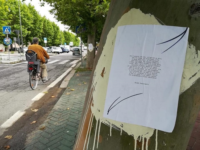 Fiumicino, manifestini con sonetti di poeti famosi