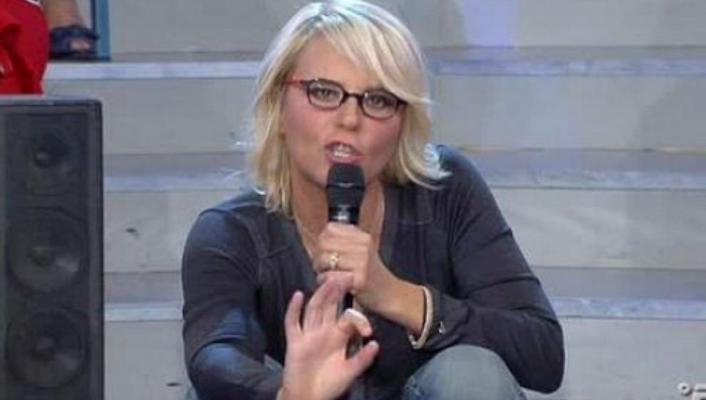 Uomini e Donne, Maria De Filippi scrive a Dagospia: "Non c'è nessun copione, chi finge lo fa a nome suo"