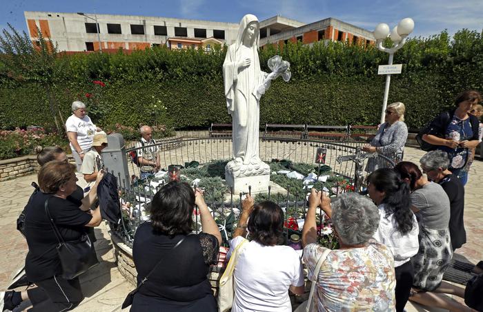 Medjugorje, Papa Francesco autorizza i pellegrinaggi: ma che la Madonna appaia la Chiesa non può ancora dirlo
