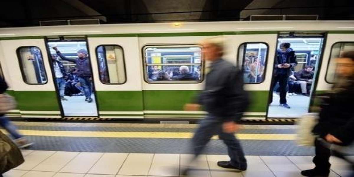 Milano, metro verde bloccata per guasto elettrico: treni fermi dalle 8