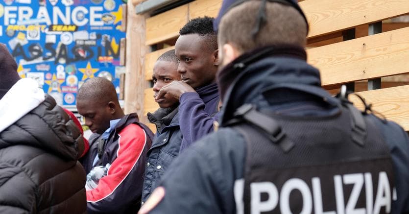 Migranti: sono più quelli rispediti in Italia da Germania, Francia e Austria di quelli che sbarcano