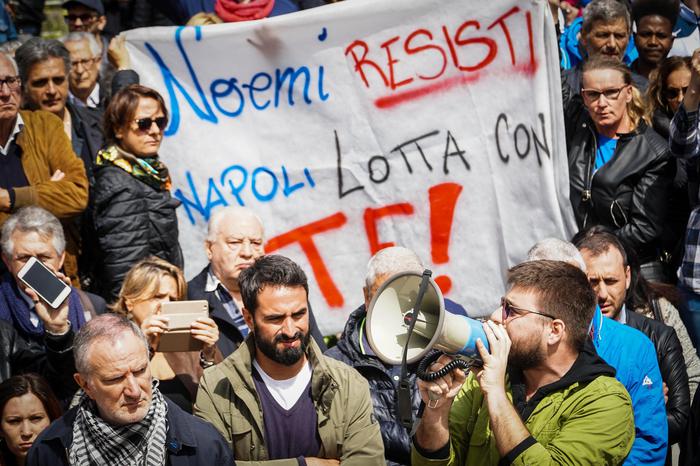 Napoli, centinaia al corteo anti-camorra. "Forza Noemi". C'è anche figlio del boss 03