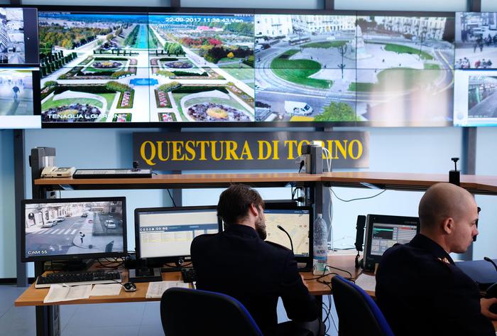 Torino, aveva staccato a morsi il dito di un poliziotto: nigeriano espulso