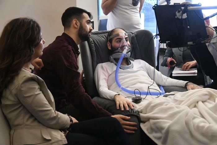 Chef Paolo Palumbo malato di Sla insultato sui social. "Tanto muori". Lui vuole portare cura Brainstorm in Italia