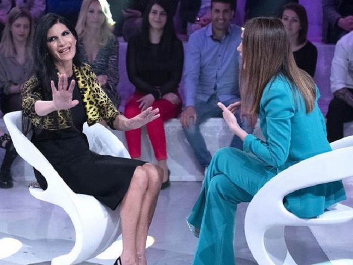 Verissimo, Pamela Prati choc: "Mi hanno aggredita con l'acido". Dagospia: "Quello per le rughe"