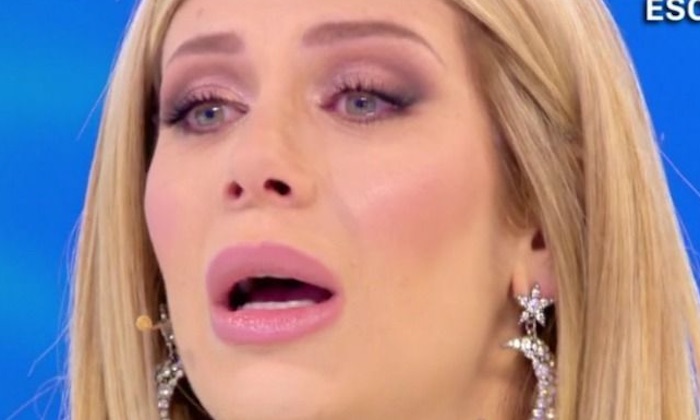 Live Non è la D'urso. Il presunto padre di Paola Caruso: "Se vedo il mio nome vi denuncio"