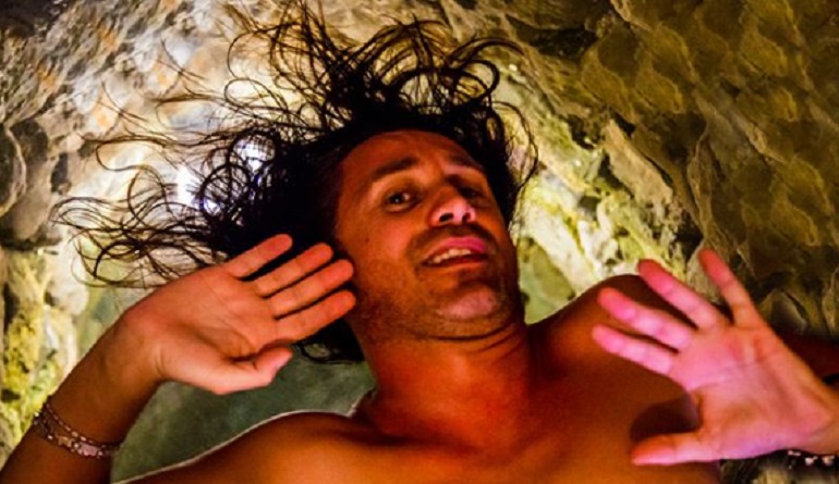 Povia: "Uno Stato che non controlla la propria moneta è come un uomo senza..."