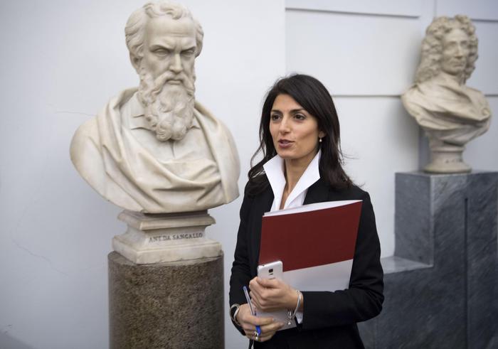Raggi arruola cinque generali in pensione per le emergenze di Roma