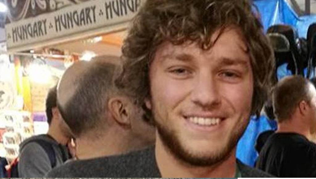 Roberto Maroni, il figlio Fabrizio batte la Lega e entra nel consiglio comunale di Lozza (foto Ansa)