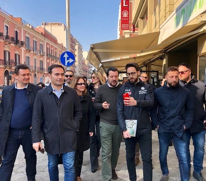 Puglia, M5S tiene il primato. Salvini supera il Pd e trionfa dove fa le vacanze (il ministro a Bari vecchia)
