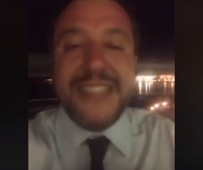 Proiettile a Salvini. "Pensate di spaventarmi? Avete trovato il ministro sbagliato" VIDEO