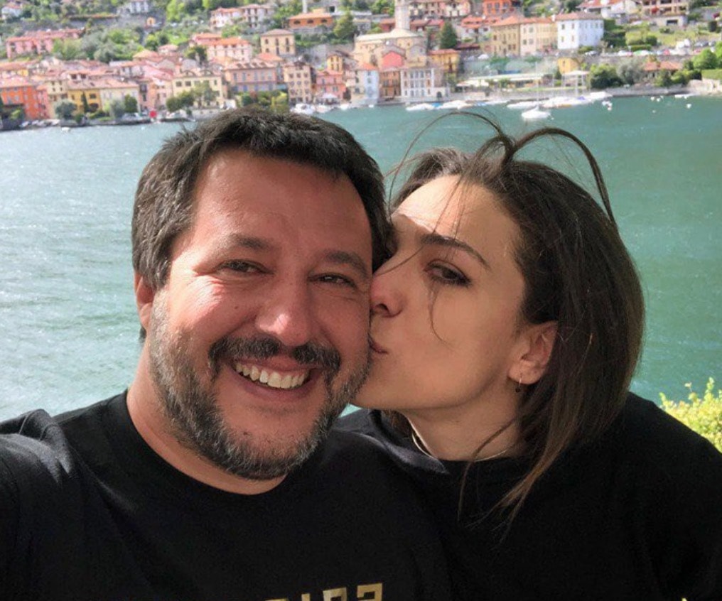 Salvini, la foto con Francesca Verdini per smentire il gossip: "Bacioni a tutti voi. Vi vogliamo bene"