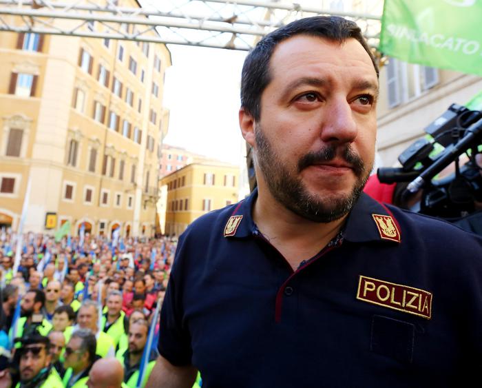 Decreto sicurezza bis by Salvini: chi soccorre migranti, chi attacca agenti...più pene per tutti