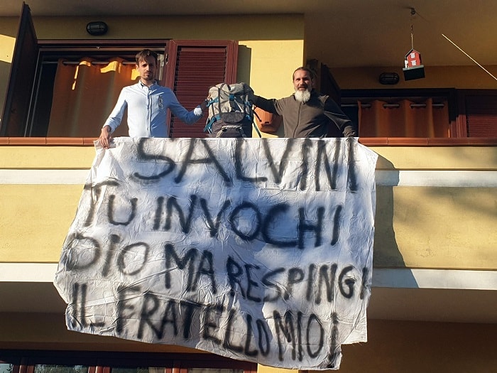 Porto Torres, striscione contro Matteo Salvini...da M5s: sono sindaco e candidato europee FOTO