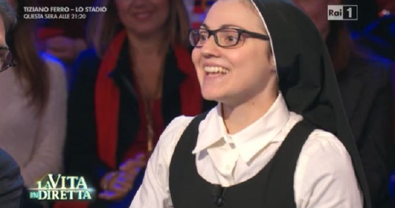 La Vita in Diretta, Suor Cristina: "A Ballando con le Stelle soffro perché..."