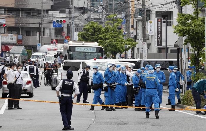 Tokyo, 17 accoltellati alla fermata del bus: morti una bambina di 12 anni e un uomo