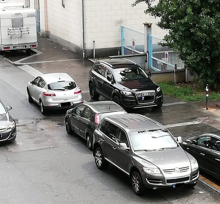 Torino, sosta selvaggia, ma i vigili non fanno multe. Si mobilita sui social il Comitato di cittadini