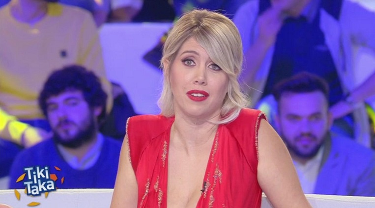 Adani: "Gol di Icardi inutile". Wanda Nara: "Inutile sarà quella tr*** tua sorella"