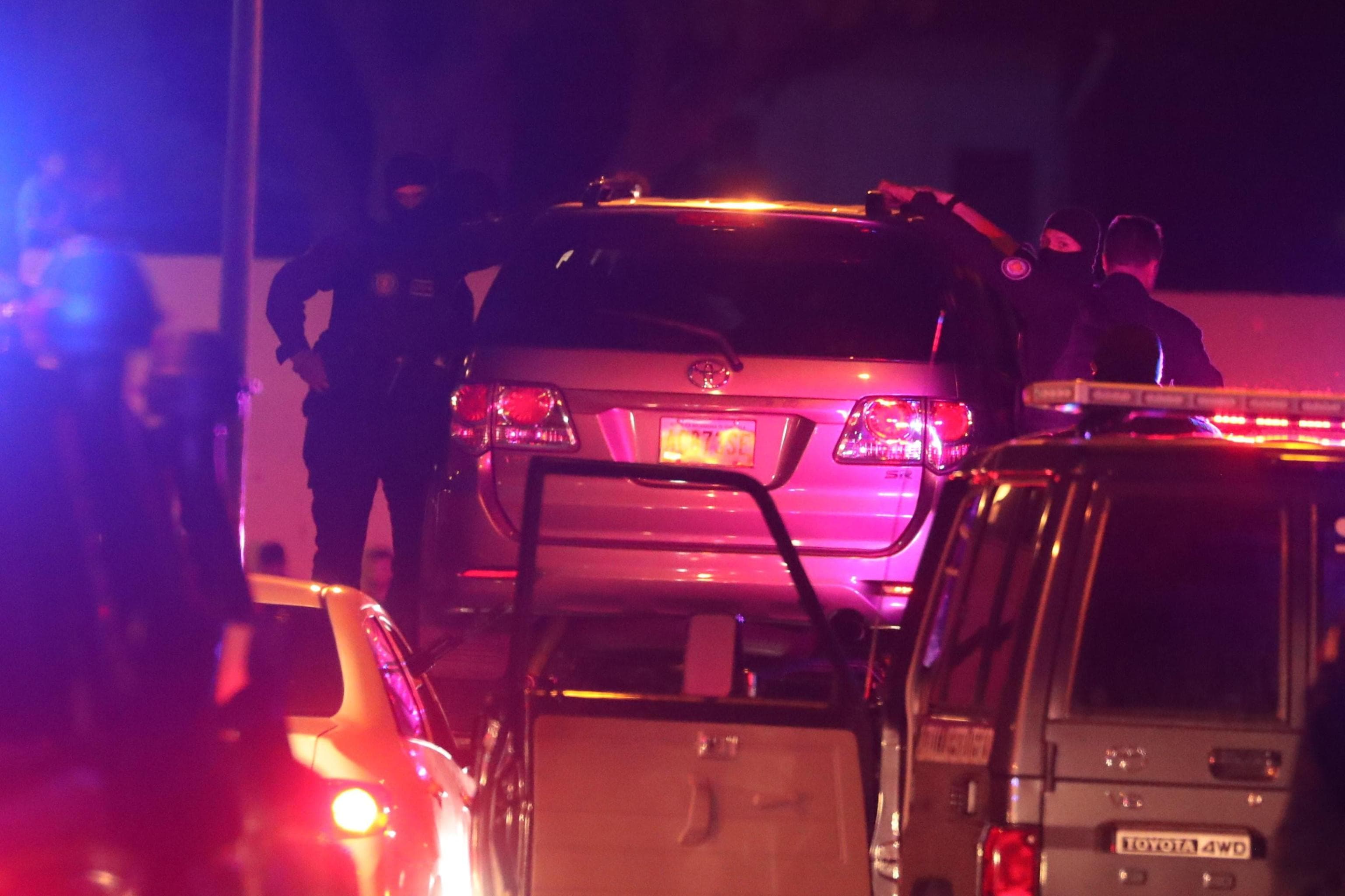 Venezuela, il vice di Guaidò Edgar Zambrano prelevato con la gru in auto e portato in carcere