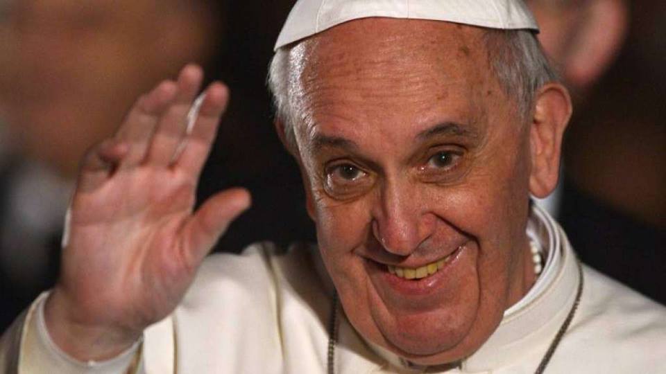 Papa Francesco, se vendesse un po' dei 2 milia miliardi di immobili...