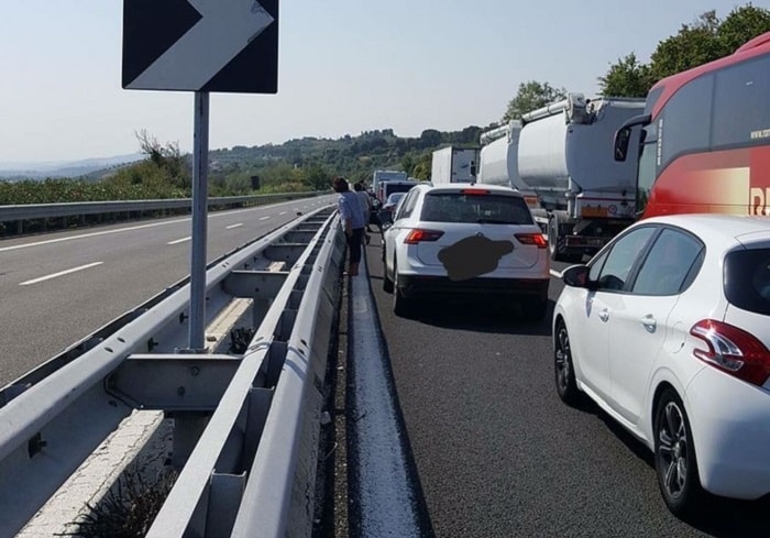 Autostrada A14, incidente a Pescara: 3 mezzi coinvolti, 5 feriti