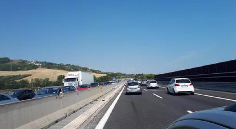 A14, incidente all'altezza di Porto Recanati: muore istruttore di body building (foto d'archivio Ansa)