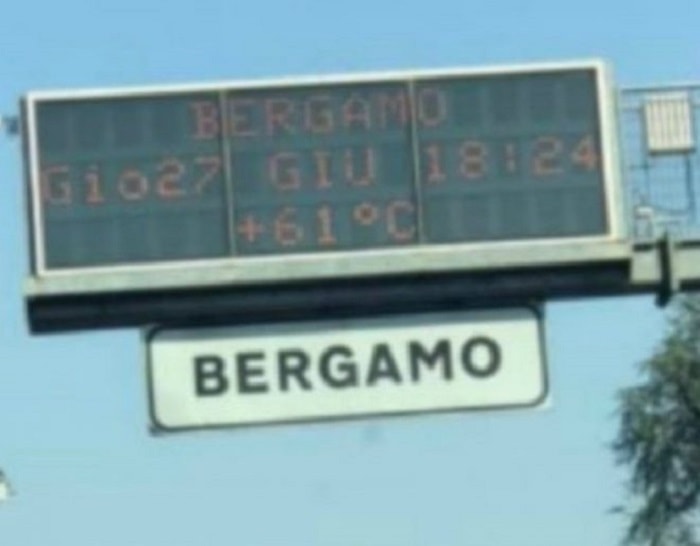Bergamo, fa troppo caldo: il tabellone elettronico in tilt segna 61 gradi