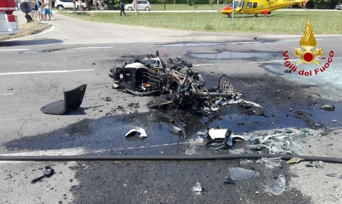 Bergantino, moto si scontra con auto e prende fuoco. Denis Saccenti muore a 45 anni