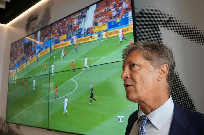 Collovati è "distrutto" ma la moglie Caterina insiste: "Su donne e calcio ha ragione lui"