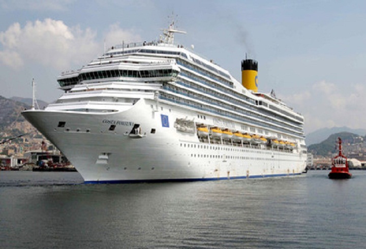 Genova, turista ubriaca in crociera litiga col marito e si butta in mare (foto d'archivio Ansa)