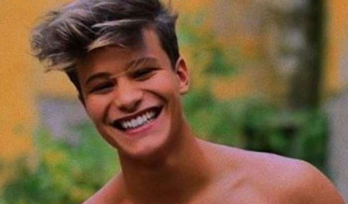 Denis Dosio aggredito in bagno: i bulli gli sbarrano la porta. Lui pubblica il video