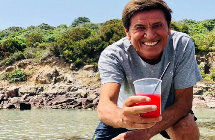 Gianni Morandi non si chiama Gianni ma... ecco il nome vero (foto Facebook)