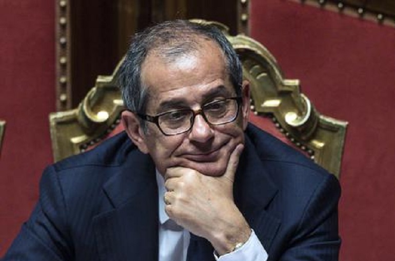 Tria: "Deficit sarà al 2,2". Minibot? Non tratteremo il tema a livello di Governo" (foto Ansa)