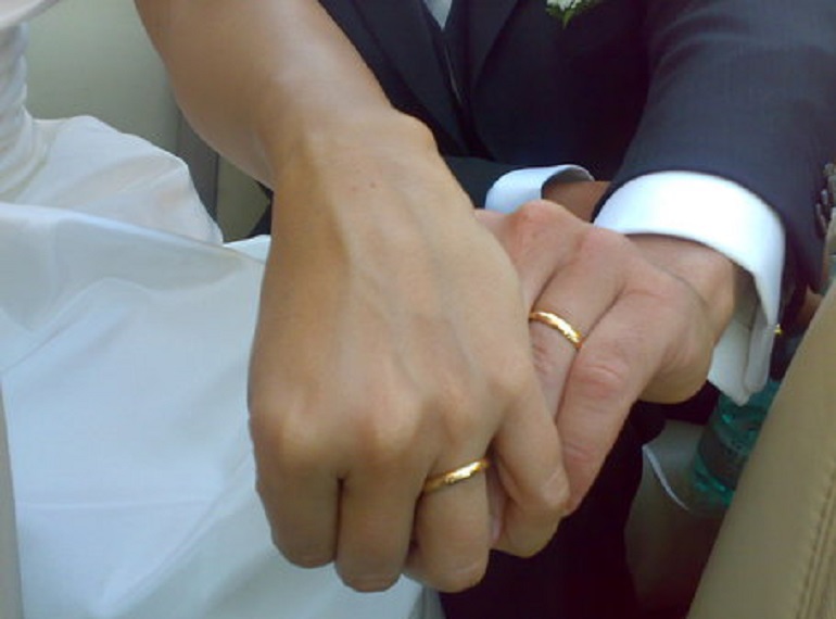 Grosseto, autogru fa manovra e squarcia auto degli sposi (foto d'archivio Ansa)