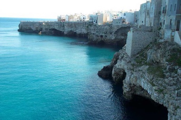 Grotta Palazzese di Polignano a Mare, lo chef: "Poca attenzione alle etichette"