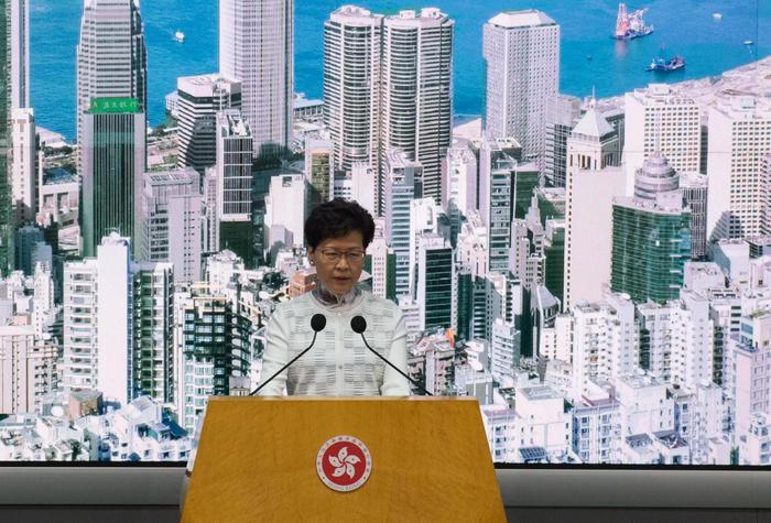 Hong Kong sospende legge sull'estradizione dopo le proteste