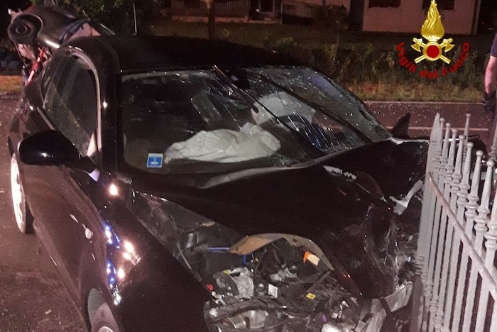 Povegliano (Treviso), si schianta con auto e uccide 62enne. La fidanzata: "Volevo lasciarlo, ha sterzato apposta"