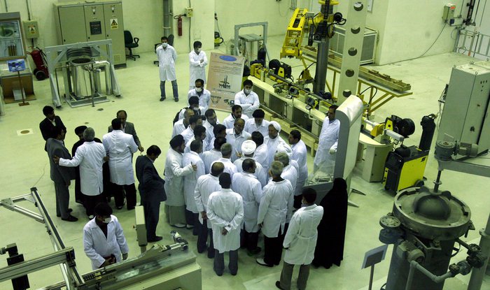 Iran, gli ayatollah sfidano Trump: "Tra 10 giorni superiamo limiti di riserve uranio"