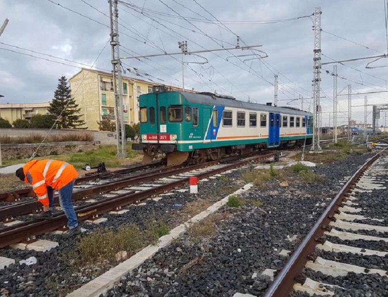 Lodi, il ragazzo trovato morto lungo i binari era originario del Salvador (foto Ansa)
