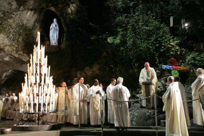 Lourdes, troppi soldi e poca misericordia: Papa Francesco manda l'ispettore