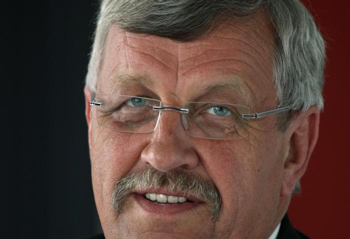 Germania: il killer nazi del sindaco pro-migranti confessa il delitto