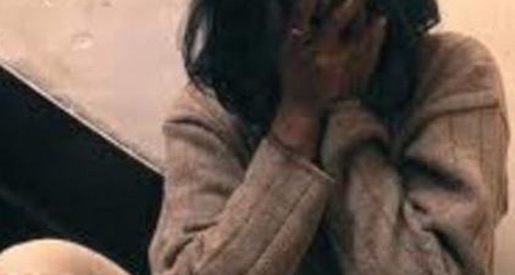 Firenze, mamma esce a bere con la figlia di 10 anni e si ubriaca. La bambina chiama la polizia