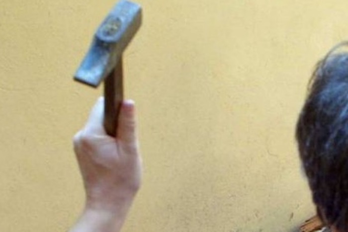 Finale Emilia, barista massacrato a martellate: è grave. Fermato un uomo a Bologna