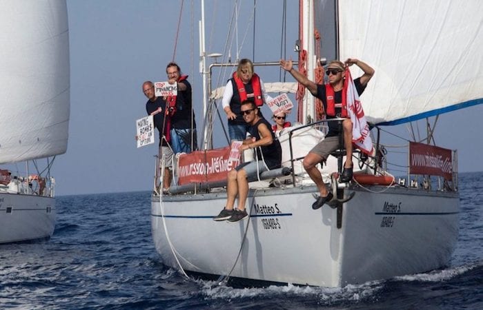 Una "Matteo S." verso le coste libiche: sì, è la nave salva-migranti della Ong tedesca Lifeline