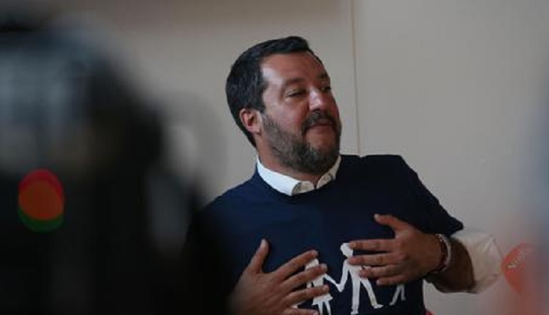 Don Aldo Antonelli: "Salvini? E' come Hitler. I disgraziati però lui li butta in mare" (foto Ansa)
