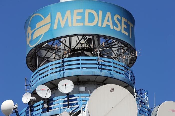 Mediaset va in Olanda, anche i Berlusconi devono risparmiare. E chissà che poi...