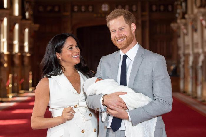 Meghan Markle, l'ultimo gossip: "Vuole tornare a vivere in Usa con Harry e il piccolo Archie"