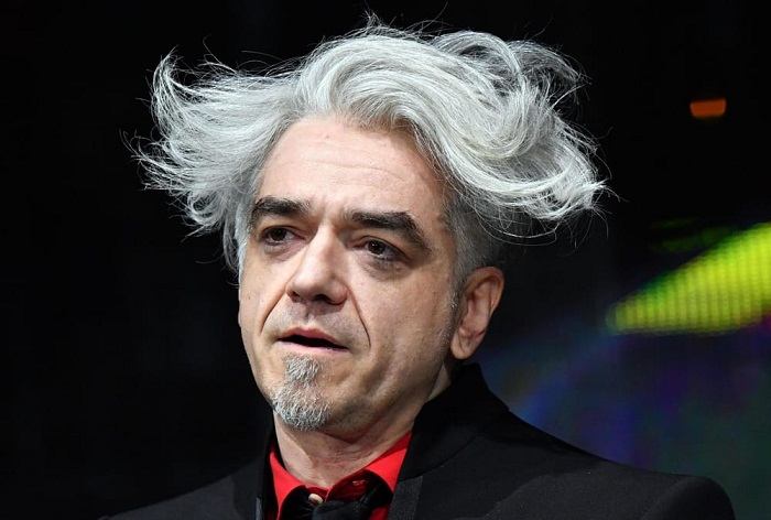 Morgan, lo sfratto è rinviato: "Ha avuto un malore". Al flash mob anche Andy dei Bluvertigo