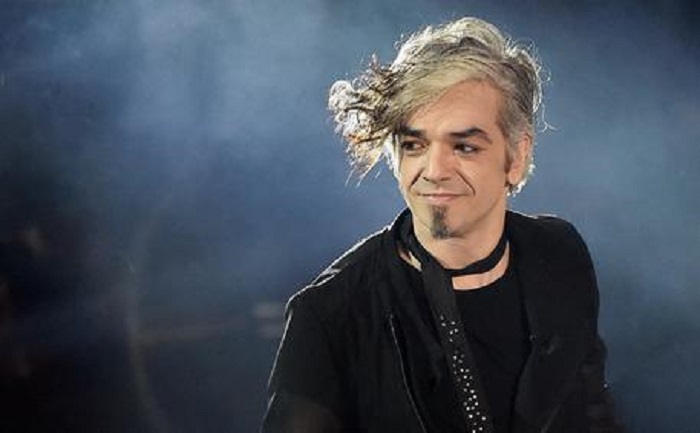 Morgan sfrattato di casa urla: "Questa non è giustizia". Poi attacca gli altri cantanti